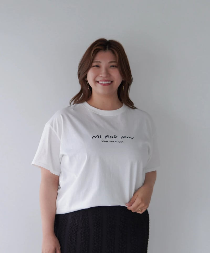 ロゴ刺繍T-shirt｜ホワイト | MI AND MOU