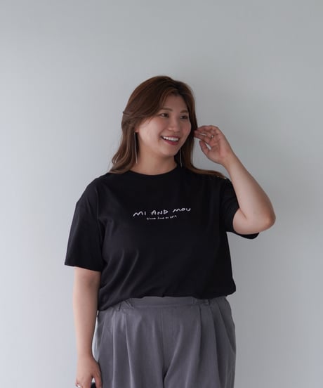 ロゴ刺繍T-shirt｜ブラック