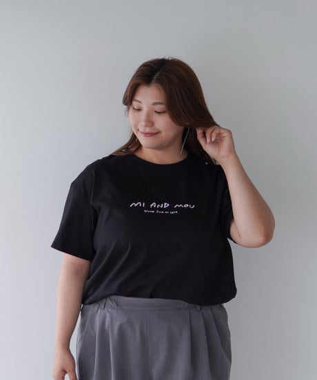 ロゴ刺繍T-shirt｜ブラック