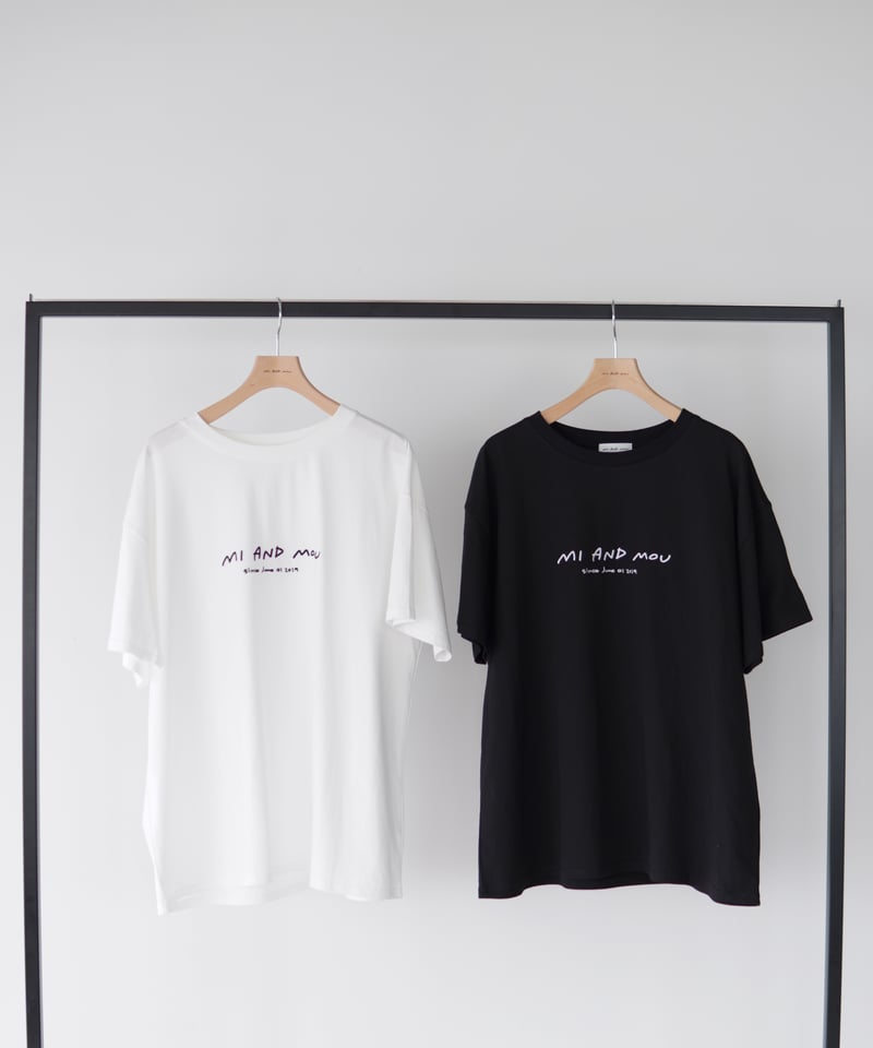 ロゴ刺繍T-shirt｜ブラック | MI AND MOU