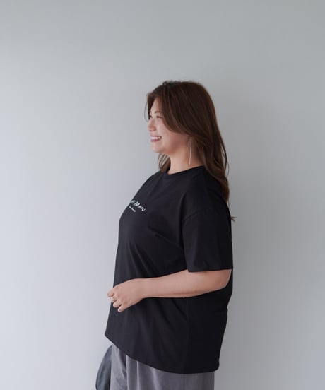 ロゴ刺繍T-shirt｜ブラック