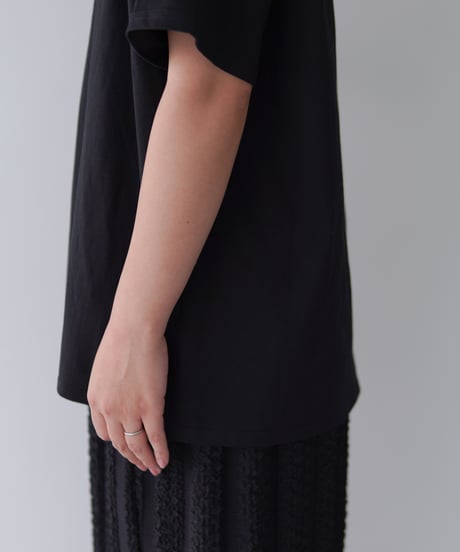ロゴ刺繍T-shirt｜ブラック