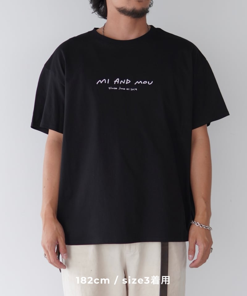 ロゴ刺繍T-shirt｜ブラック | MI AND MOU