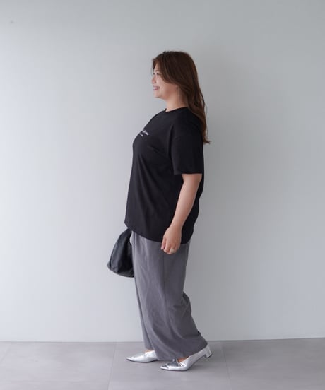 ロゴ刺繍T-shirt｜ブラック