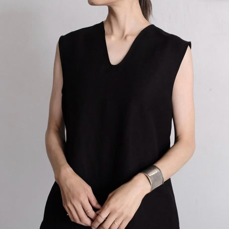 sleeveless blouse