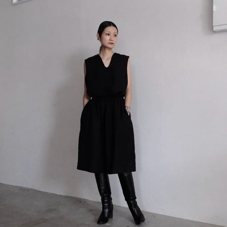 sleeveless blouse