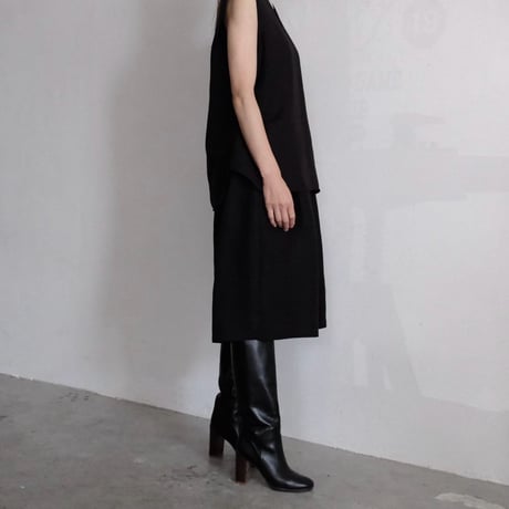 sleeveless blouse