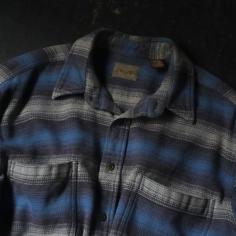 ST. JOHN’S BAY Flannel BD Shirt (L/Grande good design!!)