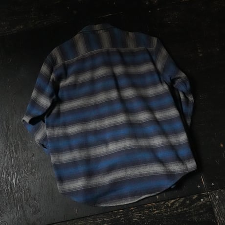 ST. JOHN’S BAY Flannel BD Shirt (L/Grande good design!!)