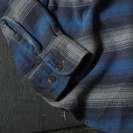 ST. JOHN’S BAY Flannel BD Shirt (L/Grande good design!!)