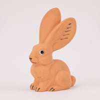 ソビエト　年代不明　うすだいだい色のうさぎ２　ソフビ　人形　高さ13.5cm