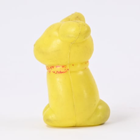ソビエト　年代不明　赤い首輪の黄色い子犬　犬　プラスチック　人形　高さ8cm