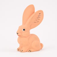 ソビエト　年代不明　うすだいだい色のうさぎ２　ソフビ　人形　高さ13.5cm