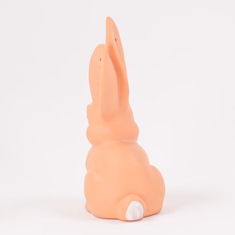 ソビエト　年代不明　うすだいだい色のうさぎ１　ソフビ　人形　高さ13.5cm
