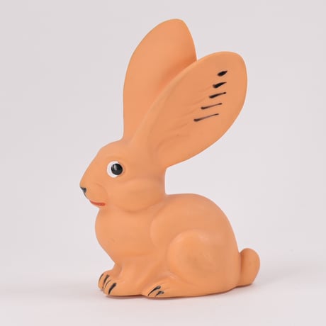ソビエト　年代不明　うすだいだい色のうさぎ１　ソフビ　人形　高さ13.5cm