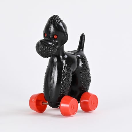 東ドイツ　SONNI　プラスチック　黒いプードル　タイヤ付きおもちゃ