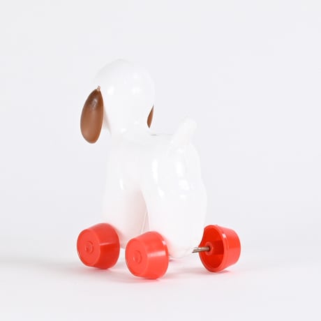 東ドイツ　SONNI　プラスチック　茶色の耳の白い犬　タイヤ付きおもちゃ