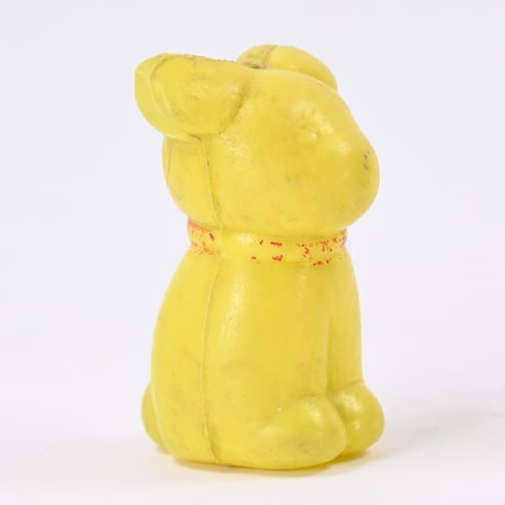 ソビエト　年代不明　赤い首輪の黄色い子犬　犬　プラスチック　人形　高さ8cm