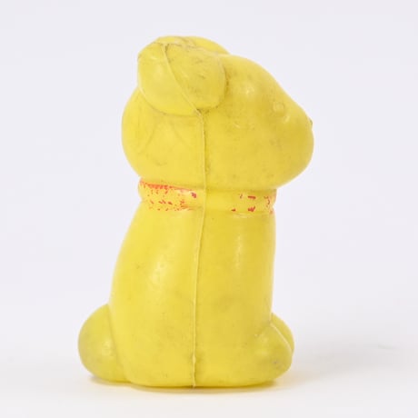 ソビエト　年代不明　赤い首輪の黄色い子犬　犬　プラスチック　人形　高さ8cm