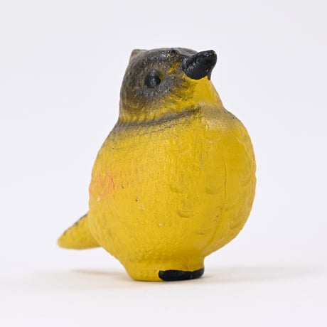 ソビエト　年代不明　赤と黒の模様の黄色い小鳥　ソフビ　人形　全長13cm