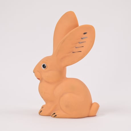 ソビエト　年代不明　うすだいだい色のうさぎ２　ソフビ　人形　高さ13.5cm