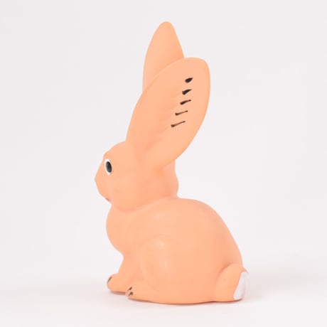 ソビエト　年代不明　うすだいだい色のうさぎ１　ソフビ　人形　高さ13.5cm