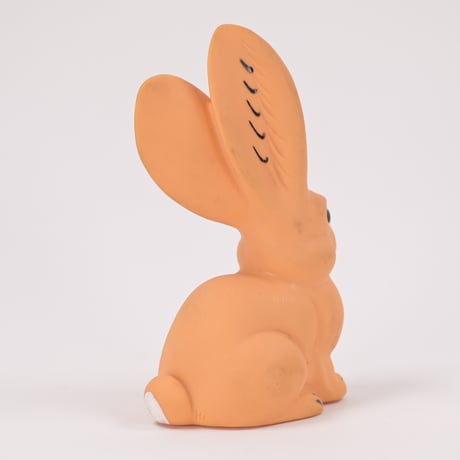 ソビエト　年代不明　うすだいだい色のうさぎ２　ソフビ　人形　高さ13.5cm