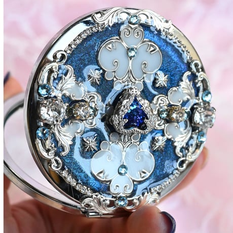 Royal Jewel Compact