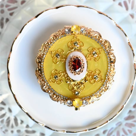 Royal Jewel Compact