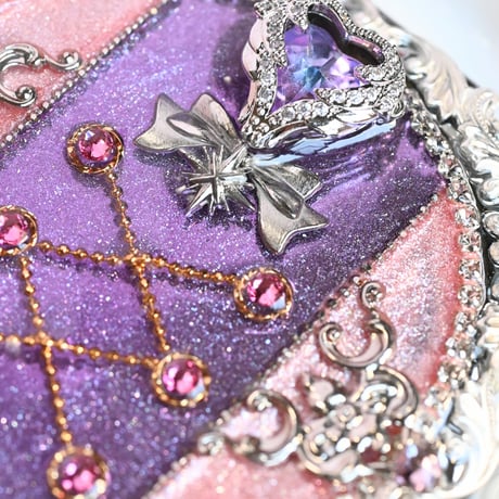 Royal Jewel Compact