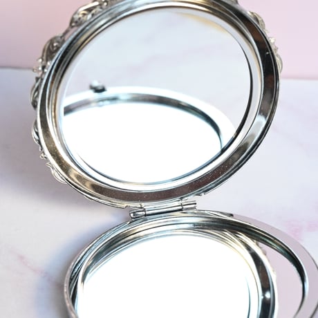 Royal Jewel Compact