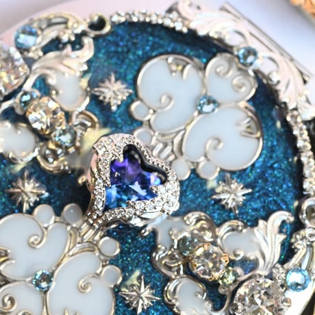 Royal Jewel Compact