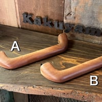 助手席前のアシストグリップ（マホガニー）