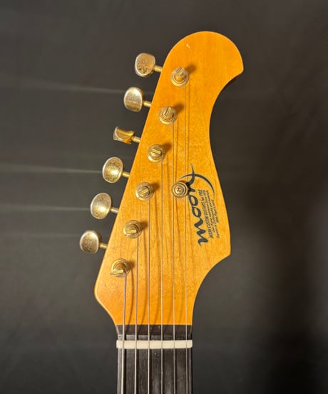 Moon CST-215LF Suhr V70搭載！！
