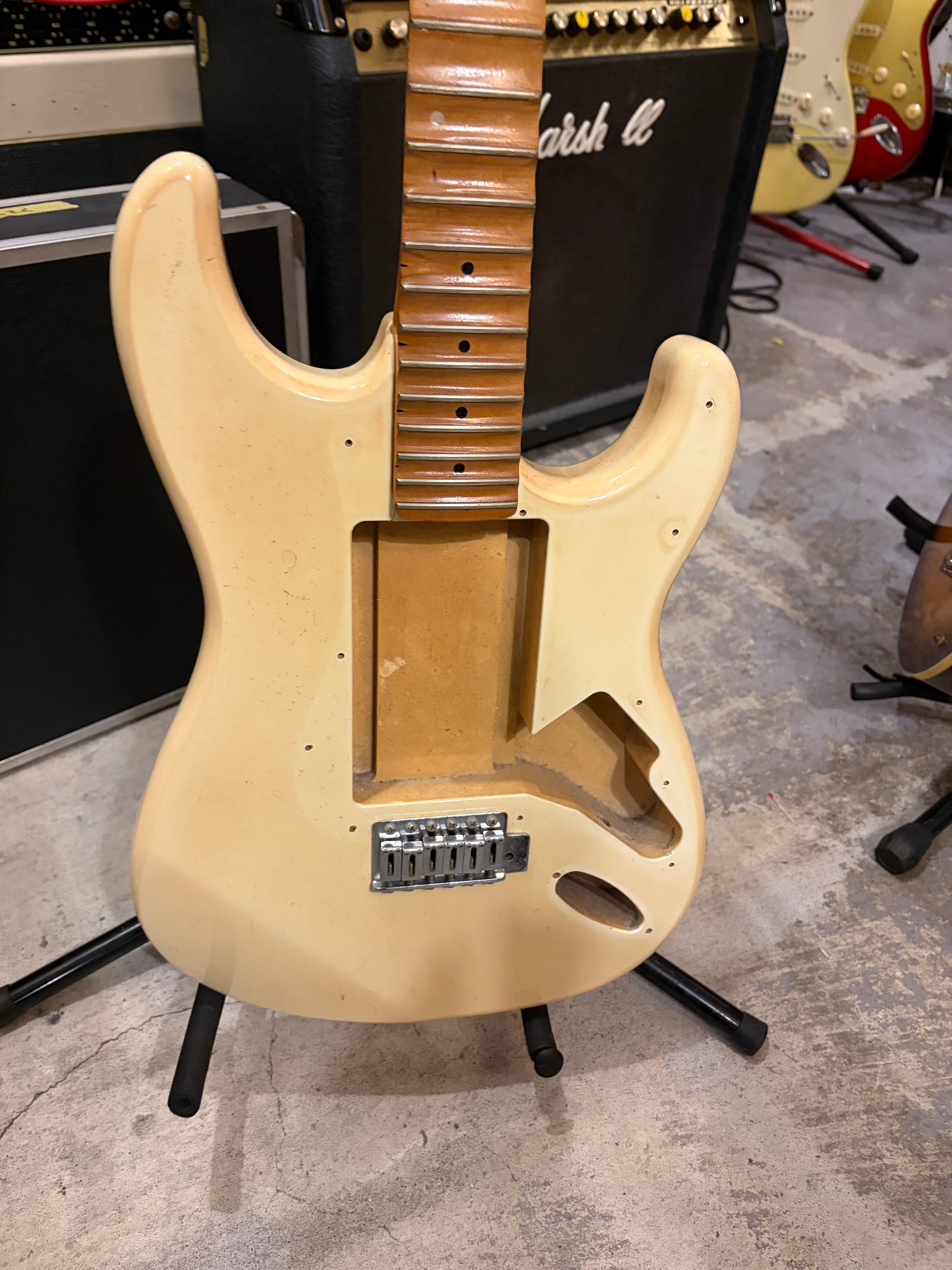 ジャンク特価品】Fender JAPAN ストラト ザグリ、スキャロップ加工