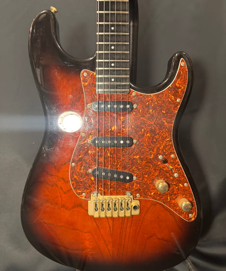 Moon CST-215LF Suhr V70搭載！！