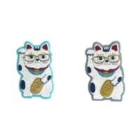 26-10098　モコモコブラシ刺繍のブローチ　猫招き