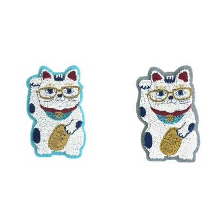 26-10098　モコモコブラシ刺繍のブローチ　猫招き