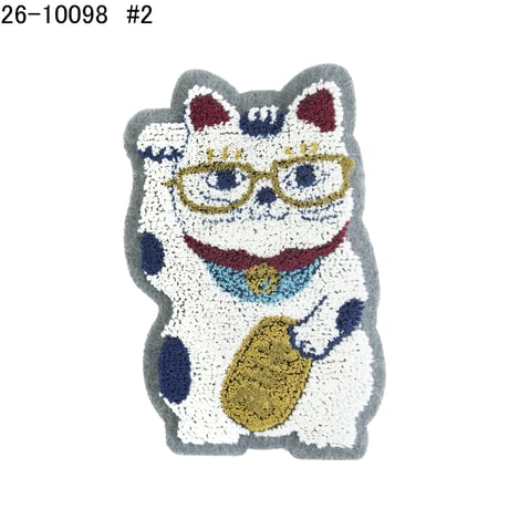 26-10098　モコモコブラシ刺繍のブローチ　猫招き