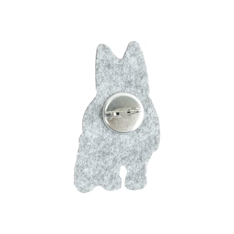 26-10096　モコモコブラシ刺繍のブローチ　パウロ