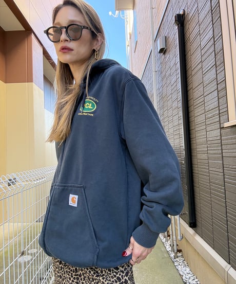 carhartt 企業ロゴ入りのジップアップパーカー