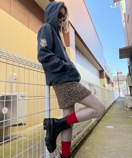 carhartt 企業ロゴ入りのジップアップパーカー