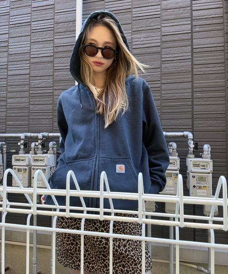 carhartt 企業ロゴ入りのジップアップパーカー