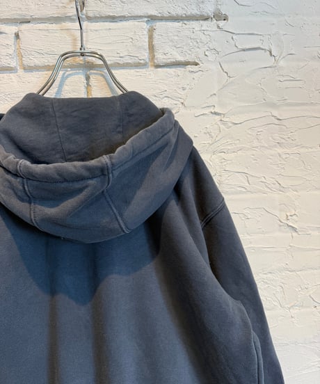 carhartt 企業ロゴ入りのジップアップパーカー