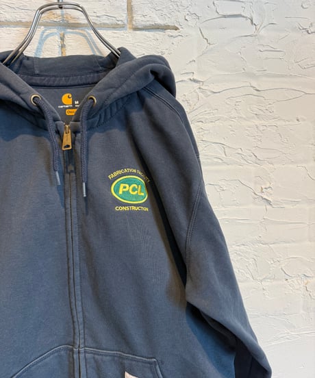 carhartt 企業ロゴ入りのジップアップパーカー