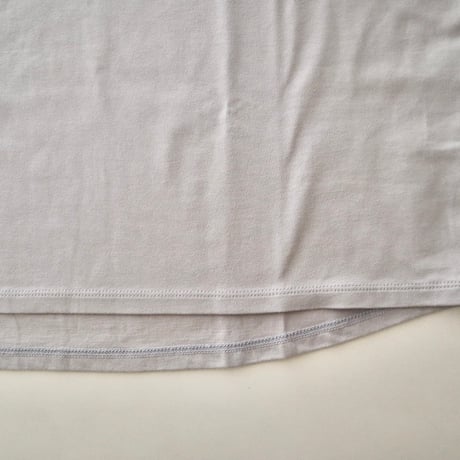 TRAVAIL MANUEL ミディ天竺バックラウンド長袖Tシャツ