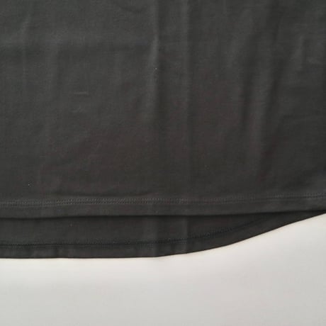 TRAVAIL MANUEL ミディ天竺バックラウンド長袖Tシャツ