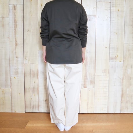 TRAVAIL MANUEL ミディ天竺バックラウンド長袖Tシャツ