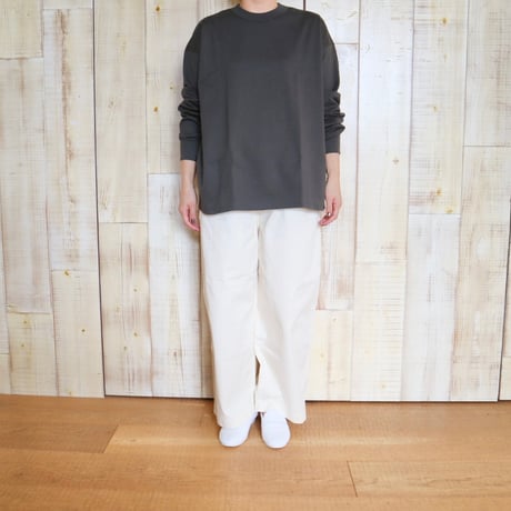 TRAVAIL MANUEL ミディ天竺バックラウンド長袖Tシャツ
