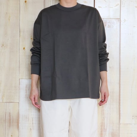 TRAVAIL MANUEL ミディ天竺バックラウンド長袖Tシャツ